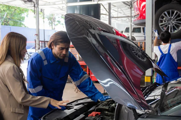 Young Man Mechanic Talking Customer Examining Trouble Repairing Engine Car — Photo