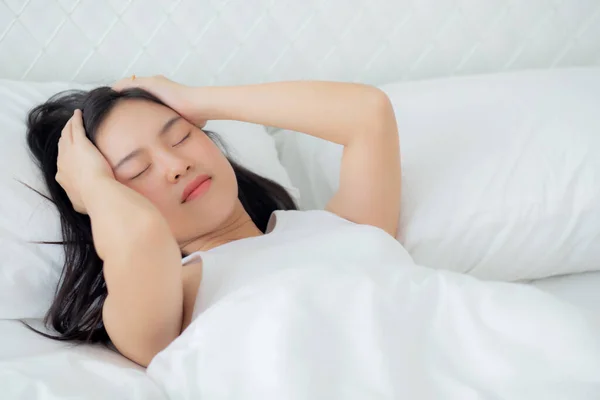 Young Asian Woman Lying Bed Pain Headache Bedroom Home Unhappy — Fotografie, imagine de stoc