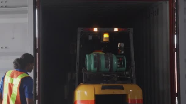 Group Worker Man Driving Forklift Lift Box Packaging Transportation Distribution — kuvapankkivideo