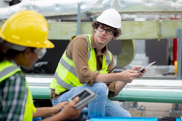 Young Woman Man Engineer Examining Pipeline Looking Digital Tablet Factory — Stockfoto