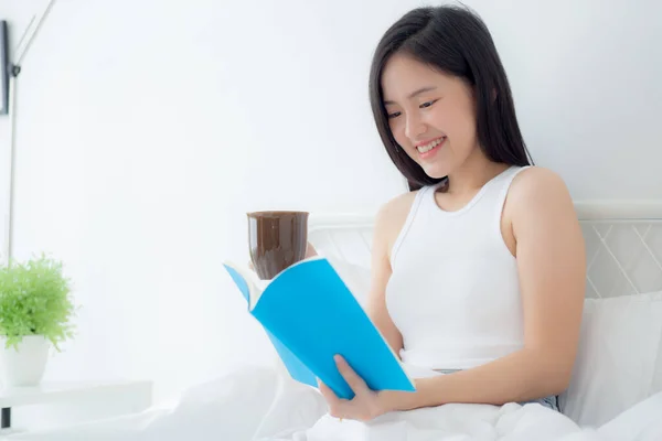 Young Asian Woman Reading Book Holding Coffee Glass Relax Cozy — ストック写真