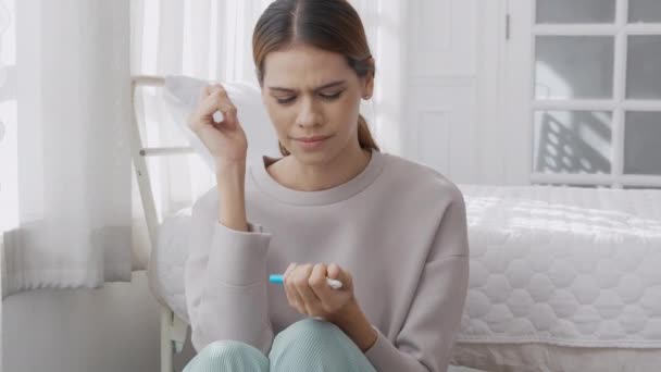 Beautiful Young Caucasian Woman Expression Depressed Unexpected Looking Pregnancy Test — Vídeos de Stock