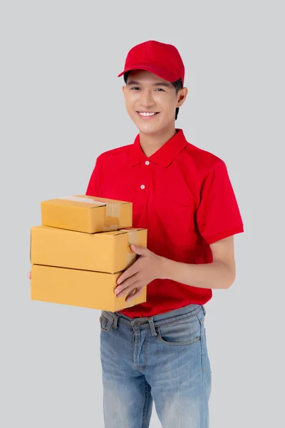 Joven Hombre Asiático Uniforme Rojo Tapa Pie Caja Transporte Pila —  Fotos de Stock