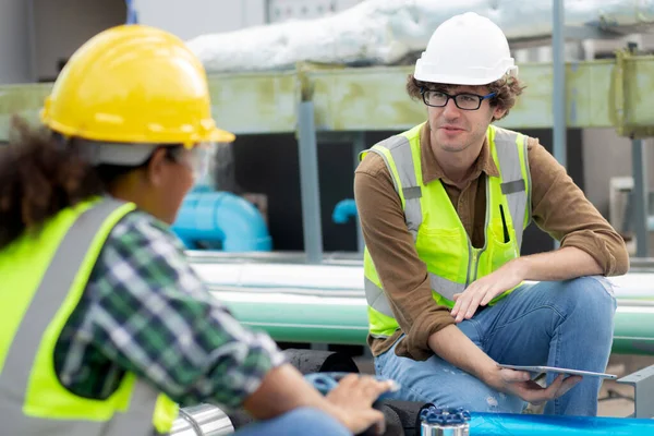 Young Woman Man Engineer Examining Pipeline Talking Factory Mechanic Technician — Photo