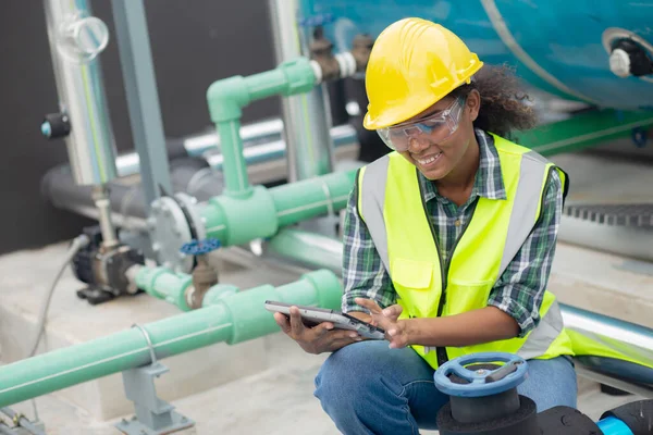 Young Woman Engineer Examining Pipeline Looking Digital Tablet Professional Factory — Foto Stock