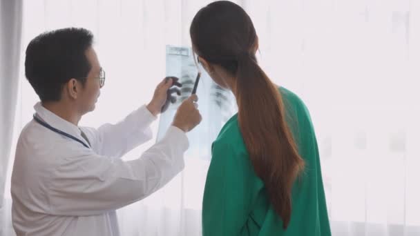 Group Team Doctors Checking Examining Ray Film Bone Skeleton Patient — Stockvideo