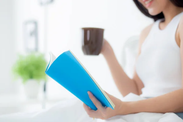 Young Asian Woman Reading Book Holding Coffee Glass Relax Cozy — Stok fotoğraf