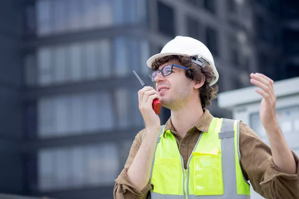 Young Caucasian Man Using Radio Conversation Inspecting While Building Tower — Stockfoto