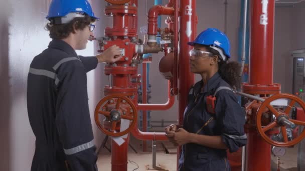 Young Woman Man Engineer Check Examining Pipeline Discussion Factory Mechanic — Stok video