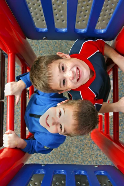 Niños jugando — Foto de Stock