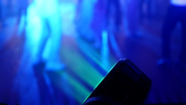 Equipo Iluminación Funciona Durante Discoteca Espectáculo Luz Música Color Parpadea — Vídeos de Stock