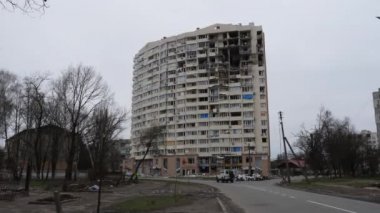 Chernihiv Ukrayna 2022. Roket saldırısından sonra yıkılan bir bina. Rusya Federasyonu 'nun Ukrayna' ya düzenlediği saldırı sırasında Rus ordusu tarafından konut binalarının roket veya topçu bombardımanı sonucu.