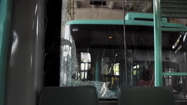 Krossat Fönsterglas Trådbuss Eller Buss Efter Olycka Utsikt Från Insidan — Stockvideo