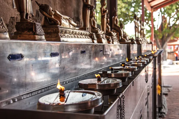 Lights of Buddhist oil candles at the temple in Thailand — Stock Photo, Image