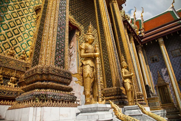 Templo de Wat Phra Kaew en el Gran Palacio de Bangkok — Foto de Stock