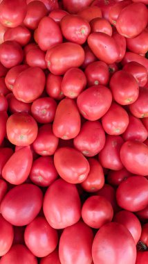 Piyasada pembe domatesler. yakın plan