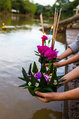 Loy krathong festivali.
