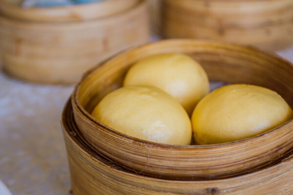 Булочка с заварным кремом
.