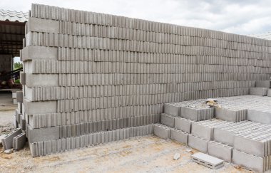 Satılık beton sağlam tuğla.