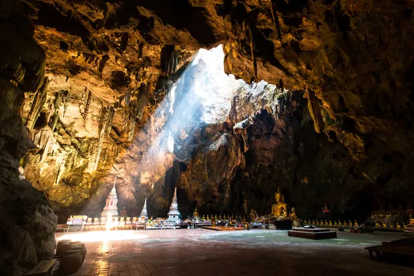 Βούδας σε tham khao luang σπηλιά — Φωτογραφία Αρχείου