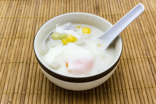 Thai dumplings in coconut cream. — Stock Photo, Image