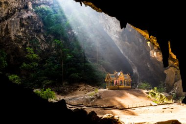 Phraya nakorn Mağarası.