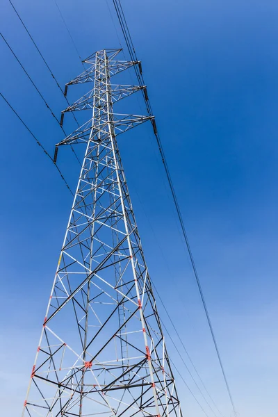 Torre de alto voltaje — Foto de Stock