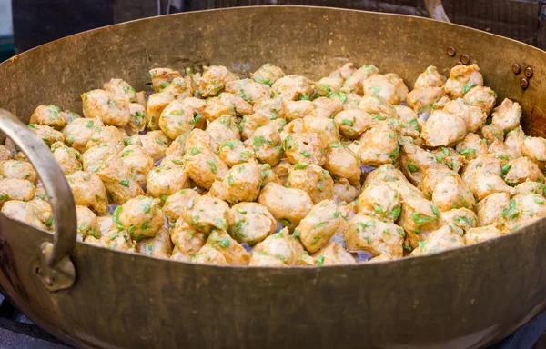 Thot man, frittierter Fischkuchen, thailändische Küche. — Stockfoto