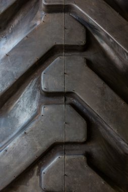 büyük traktör kauçuk lastik sırt.