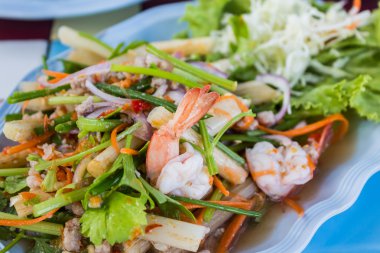 sebzeli Baharatlı deniz mahsulleri salatası.