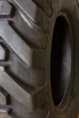 büyük traktör kauçuk lastik sırt.