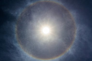 Güneş halo.