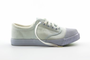 beyaz spor ayakkabı.