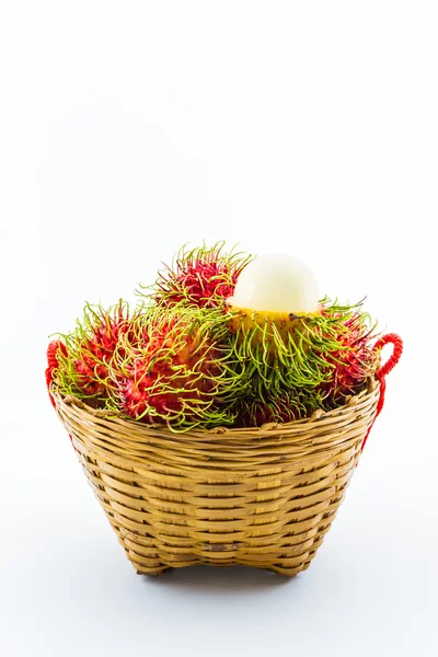 Rambutan ovoce v košíku. — Stock fotografie