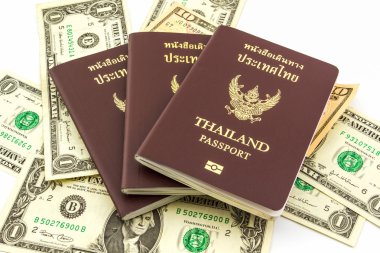 ABD para birimi banka dekontundaki Tayland pasaportu. 