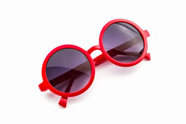 Lunettes de soleil rouges élégantes . — Photo