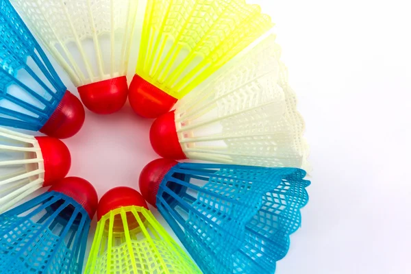 Buntes Spielzeug aus Plastikfederhähnen. — Stockfoto