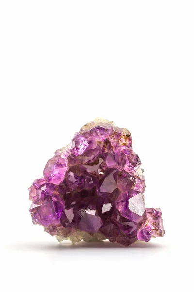 Pedra de cristal, cristais de ametista áspero roxo . — Fotografia de Stock