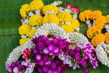 Yasemin çiçek çelenk.