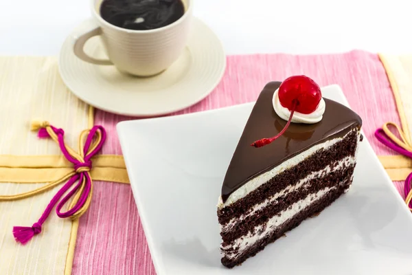 Fetta di torta al cioccolato e tazza di caffè . — Foto Stock