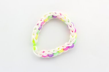 Elastik gökkuşağı renkli bantlar tezgah.