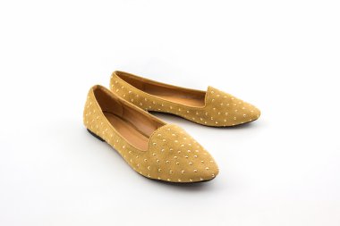 kahverengi düz ayakkabı.