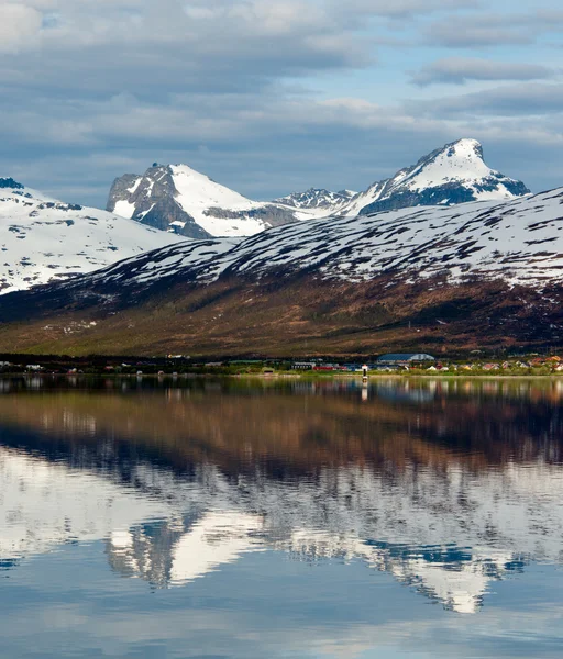 Bergen in het noorden van Noorwegen. — Stockfoto