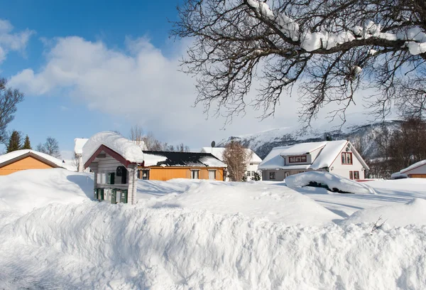 Snöklädda hus — Stockfoto