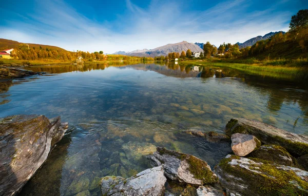 Norveç Denizi kıyısında