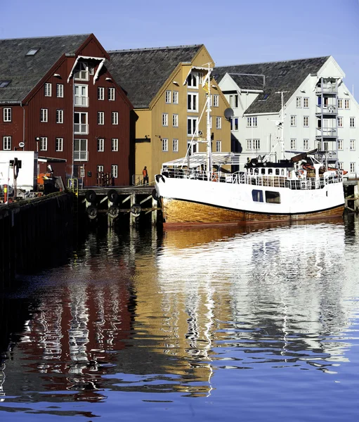 Luftaufnahme der Tromso-Stadtlandschaft in der Dämmerung troms norwegen — Stockfoto