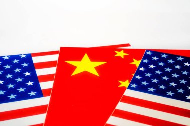 Çin ve Amerika bayrakları