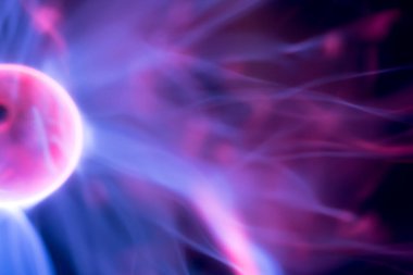 Siyah arkaplanda Plasma Işık Topu