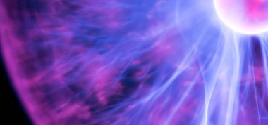 Siyah arkaplanda Plasma Işık Topu