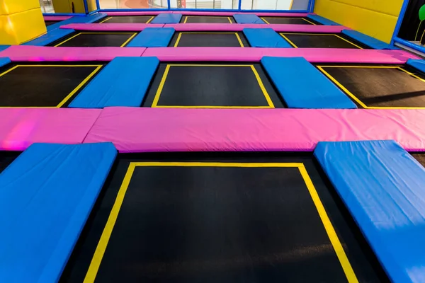 Grande Trampolino Vuoto Attesa Bambini Posto Magro — Foto Stock